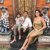 Bak Keluarga Bahagia, Ini Potret Kebersamaan Jessica Iskandar dan El Barrack bareng Vincent Verhaag