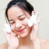 Bikin Wajah Tetap Lembut, Ini Rekomendasi Facial Wash dengan pH Rendah