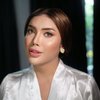 Potret Millen Cyrus Pakai Paes Pengantin Jawa, Udah Siap Nikah nih?