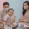 10 Momen Tasyakuran 4 Bulan Anak Arief Muhammad dan Tiara Pangestika yang Serba Pink