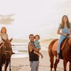 10 Potret Serunya Yasmine Wildblood Liburan Bareng Keluarga di Sumba, Main ke Pantai dan Naik Kuda