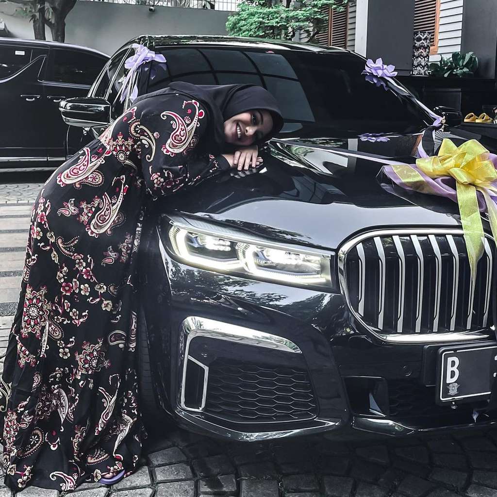 5 Momen Atta Halilintar Beri Hadiah Mobil kepada Aurel Hermansyah, Sweet Banget lho