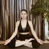 5 Potret Ariel Tatum Yoga Pakai Outfit Serba Hitam, Auranya Beda Banget!