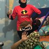 9 Potret Selebriti Indonesia Cosplay Jadi Superhero, Ada yang Pakai Pedang Sapu Lidi!