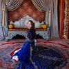 Tampil Cantik dengan Gaun Biru, Berikut 5 Pesona Cassandra Lee bak Putri Kerajaan Turki