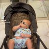 10 Potret Baby Ukkasya Pakai Kaca Mata Hitam, Gayanya Seperti Bos Kecil!