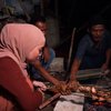 9 Potret Lesti Kejora Pulang ke Kampung Halaman, Ngaliwet Bareng Sampai Nostalgia Masa Kecil
