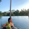 7 Potret Vicky Zainal Liburan ke Bali, Body Goals-nya Sukses Bikin Iri Banyak Cewek