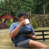 7 Kelakuan Orang Kelewat Santuy saat Banjir, Bikin Geleng-Geleng Kepala