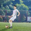 Potret Irzan Faiq yang Main Bola, Skill-nya Nggak Kalah dengan Atlet Tingkat Dunia