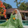 10 Potret Cantik Dewi Fitri Handayani, Istri Melki Bajaj yang Gayanya ABG Banget