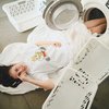8 Potret Momo Geisha Lagi Cuci Baju yang Aestetik Banget