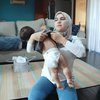 Potret Irish Bella Momong Baby Air Tanpa Bantuan Baby Sitter, Sampai Pisah Ranjang sama Suami