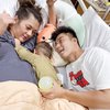 Potret Baim Wong dan Kiano Temani Paula Tidur di Rumah Sakit, 1 Kasur Bertiga!