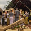  7 Momen Anggun dan Suami Rayakan Ulang Tahun Pernkahan ke-3 di Bali, Jalani Upacara Melukat