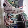 Viral Potret Pasangan Menikah di Tengah Banjir, Hasilnya Bagus Banget!