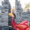 Potret Lala Pengasuh Rafathar dalam Balutan Baju Tradisional Bali, Cantiknya Bikin Pangling!