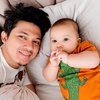 10 Potret Irwansyah Momong Baby Ukkasya, Telaten dan Terlihat Bahagia Banget Jadi Seorang Ayah