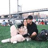 Potret Mesra Rachel Vennya dan Salim Nauderer di New York, Guling-gulingan Seru di Taman Berumput