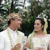 Meriah di Hari Bahagia, 10 Selebriti Ini Gelar Pesta Pernikahan Lebih dari Satu Kali