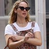 Jennifer Lawrence Hamil Anak Pertama, Baby Bump-nya Mulai Terlihat!
