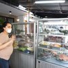 10 Potret Nagita Slavina Angkut Restoran Masakan Padang ke Rumah, Lahap Makan Rendang dan Gulai!