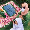 Rayakan Ulang Tahun Suami, ini Potret Bunga Citra Lestari Kunjungi Makam Ashraf Sinclair 