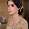 10 Pesona Sarah Menzel Pakai Kebaya, Wajah Bule Tapi Tetap Cinta Indonesia
