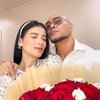 7 Potret Manis Anniversary Deddy Corbuzier dan Sabrina, Rayakan dengan Bunga Mawar Mahal