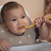 Genap Berusia 6 Bulan, Ini Potret Baby Ukkasya Belajar Makan Sendiri sampai Wajah Belepotan!