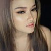 8 Potret Karen Hertatum Istri Dede Sunandar yang Hidup Sederhana - PD Tampil dengan Wajah Tanpa Makeup!