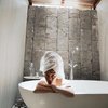 8 Artis yang Berani Pamer Foto Terbuka di Bath Up, Bikin Netizen Ramai Berkomentar
