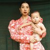 8 Potret Jennifer Bachdim Tampil Elegan di Pemotretan Terbaru, Ajak Baby Kiyoji Pose Bareng