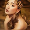 8 Pemotretan Terbaru Natasha Wilona Bertemakan Gold, Kayak Video Klip LALISA?