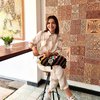 10 Potret Najwa Shihab Liburan ke Jogja, Jogging di UGM sampai Ngopi Bareng Sahabat