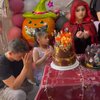Bertema Halloween, Intip 7 Potret Pesta Ulang Tahun Atreya Syahla Anak Audi Item dan Iko Uwais