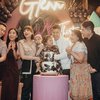 10 Momen Perayaan Ulang Tahun Glenn Alinskie Dengan Tema Travelling, Unik Banget!