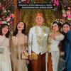 Potret Pernikahan Ashilla Zee dengan Adat Jawa, Girlband Blink Sekalian Reunian