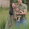 Momen Kompak Asmirandah dan Jonas Rivanno Momong Baby Chloe, Bikin Ati Adem!