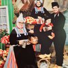 5 Gaya Pemotretan Keluarga Zaskia Sungkar dengan Baju Tradisional Belanda, Ukkasya Gemesin!