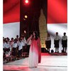 9 Potret Penampilan Anggun C Sasmi yang Glamour dengan Gaun Merah Putih
