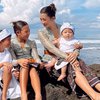Tinggal di Bali, Ini Potret Jennifer Bachdim Rayakan Galungan Bareng Ketiga Anaknya