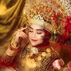 8 Potret Prewedding Ria Ricis dan Teuku Ryan Adat Aceh, Terlihat Mewah Serba Merah dan Emas