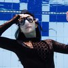 Suka Menyelam, Berikut 8 Gaya Gisella Anastasia Pose di Bawah Air bak Fashion Show