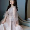 7 Pesona Natasha Wilona Saat Jadi Bridesmaid Pernikahan Ria Ricis, Auranya Kayak Pengantin