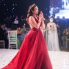 Potret Gisella Anastasia Pakai Gaun Merah saat Tampil di Resepsi Pernikahan, Anggun Bak Princess!