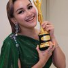 7 Potret Ayu Ting Ting di AMI Awards Pakai Gaun Hijau, Dapat Kecupan Manis dari Ivan Gunawan