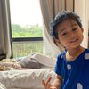 Mulai Duck Face Sampai Nyengir, Ini Potret Terbaru Ansara Anak Caca Tengker yang Makin Ekspresif