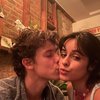 9 Foto Romantis Super Gemes Shawn Mendes dan Camila Cabello yang Jadi Kenangan Manis