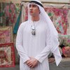 9 Potret Selebriti Pria Liburan ke Dubai, Ada yang Bergaya bak Pangeran Timur Tengah